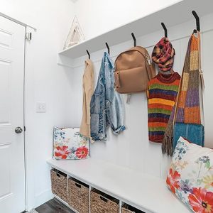 Crochets muraux modernes en métal noir mat avec vis pour suspendre vêtements, chapeaux, serviettes, sacs, peignoirs et clés dans l'entrée - Product Image 5