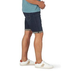 Shorts en jean pour homme bleu foncé à revers retroussés, coupe slim, en coton flexible, finition soignée, confortables - Product Image 3