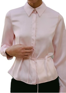 Chemise rose douce et légère à manches longues et boutons classiques sur le devant pour femmes à vendre à prix de gros - Product Image 5