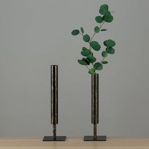 Jarrón de Mesa Minimalista de Bronce, Hecho a Mano, Contemporáneo, Decorativo, de Metal, para Flores, para Regalo de Inauguración de Casa - Product Image 1