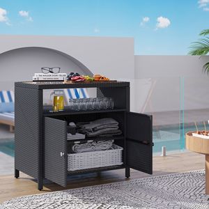 Mobiletto da Esterno Nero con Piano in Legno di Acacia e Tavolo Bar in Vimini, Scaffale a Due Ante per Conservazione Asciugamani da Piscina - Product Image 2