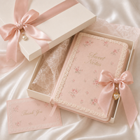 Ensemble de carnets LABON personnalisés à notes douces et florales roses avec bordure en dentelle et nœud en satin, carnet à pois avec breloque cœur pour logo personnalisé