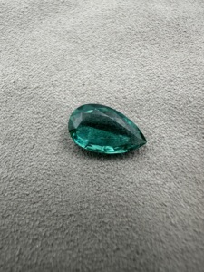 Émeraude naturelle zambienne taille poire 3,80 carats, pierre précieuse verte, taille de bague, pour la fabrication de bijoux - Product Image 1