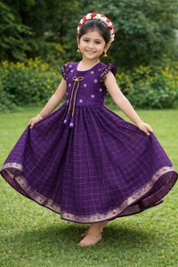 Colección de Bodas, Últimos Diseños Tradicionales Indios Modernos, Lehenga Choli de Brocado para Niños, Disponible a Precio de Mayoreo desde India - Product Image 3