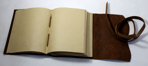 Journal artisanal vintage à couverture rigide avec motif feuilles de chanvre et de jute, reliure cousue, exportations Camelon, origine Rajasthan, 120 feuilles - Product Image 4