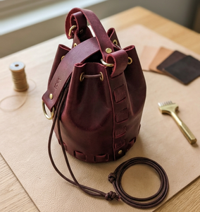 Sac seau pour femme Anwar Enterprises, marque célèbre, en cuir pleine fleur souple et tendance, avec fermeture à cordon, toutes saisons, sans coutures - Product Image 3