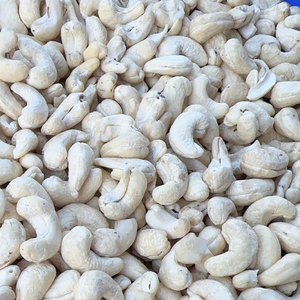 Prix d'usine compétitif pour noix de cajou brisées, prix de gros pour noix de cajou entières biologiques W320 W210 Santigo, sans taxes - Product Image 1