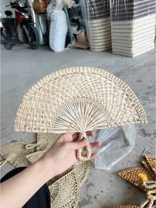 Éventail en bambou naturel fait main, idéal pour se rafraîchir en été et pour les événements en plein air - Product Image 5