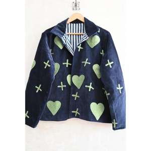 Chaqueta Varsity de Terciopelo con Bordado Suzani Vintage de SR Exports, Chaqueta Boho Floral Reversible, Abrigo Étnico Hecho a Mano para Mujer, Otoño/Invierno - Product Image 4