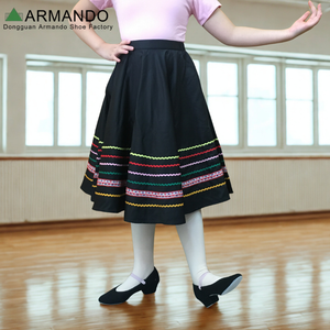 Disponible - Chaussures à talon bas en toile à motifs  Tige en toile souple  Chaussures d'examen RAD  Idéales pour les pistes de danse - Product Image 5