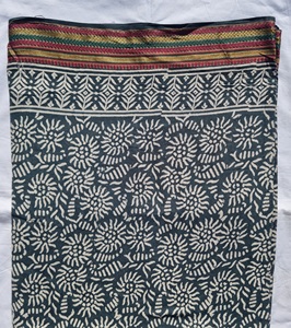 Paréo en coton imprimé à la main avec bordure Zari, motif floral, léger, style bohème, pour la plage, écharpe d'été indienne - Product Image 1