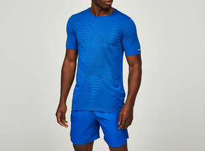 T-shirt en polyester à séchage rapide de qualité supérieure pour la salle de sport et l'entraînement physique - Product Image 2