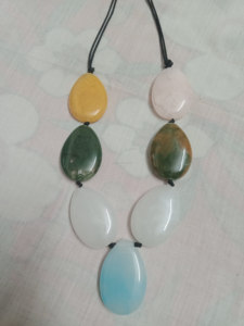 Collier en résine, style ange moderne, designs personnalisés, léger et durable, artisanat naturel à la mode, collier en corne et en résine - Product Image 3