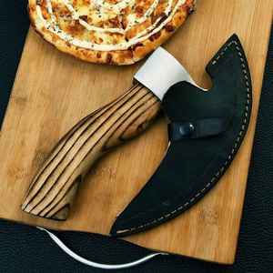 Couteau à pizza industriel forgé à la main en acier au carbone, style viking, lame tranchante en forme d'axe avec manche en bois de rose pour usage en cuisine, avec étui - Product Image 2