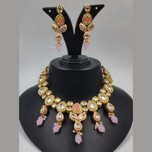 Conjunto de Collar con Perlas de Imitación y Kundan - Joyería de Boda de Estilo Étnico con Forma de Número, de Aleación/Metal - Product Image 1
