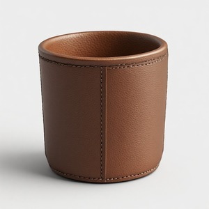Mini pot artisanal en cuir de luxe, conçu pour les petites compositions végétales, au caractère distinctif et à la finition élégante faite à la main - Product Image 1