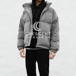 Chaqueta Acolchada con Capucha para Hombre, Color Gris, Marca Crescent Wear, Cierre de Cremallera, Resistente al Viento, Abrigo Casual de Invierno, Relleno de Poliéster, Corte Regular - Product Image 1