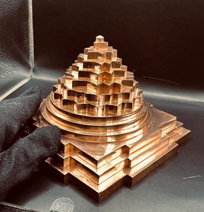 Statuette en laiton plaqué or Shri Yantra 3D Meru pour Pooja, statue spirituelle Yantra hindoue pour la méditation, la salle de prière, le temple, la maison - Product Image 5