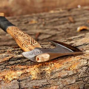 Hacha Vikinga Industrial de Acero al Carbono Forjada a Mano, Mango Tallado a Mano OEM Personalizado, Hacha con Barba, Funda de Cuero, para Camping y Bushcraft - Product Image 5