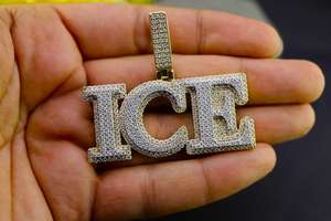 Pendentif Lettre Initiale VVS Moissanite en Argent Sterling 925, Bijou Hip Hop de Luxe Personnalisé, Pendentif Initiale Bicolore Sertie de Pierres - Product Image 4