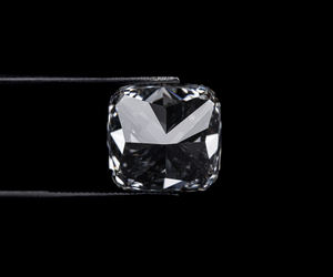 OM GEMS - Gran Venta - 5.00 Ct. Diamante CVD de Laboratorio con Corte Cojín, Color E, Claridad VS1, Pulido, Certificado IGI, Joyería Excelente - Product Image 3