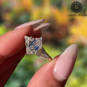 แหวนหมั้นผู้หญิง Charm_Jewells ชุบทองคำสีกุหลาบ เงินแท้ ประดับเพชรโมอิสซาไนต์ทรงปรินเซสคัท รับรองโดย IGI ดีไซน์คลาสสิกแบบมงกุฎ - Product Image 3