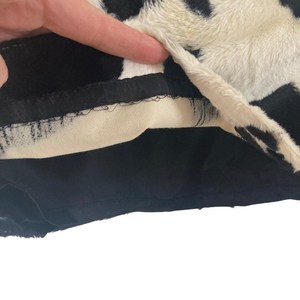 Falda de Cuero Genuino Personalizada de Alta Calidad para Mujer, con Pelo de Vaca, para la Temporada de Invierno - Product Image 2