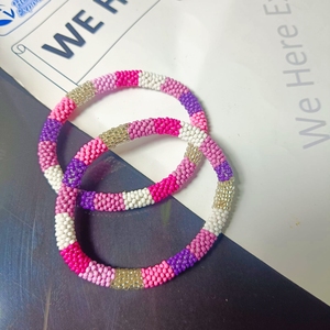 Elegante Coletero Elástico con Perlas de Imitación Rosa y Morado, Estilo Pulsera Hecha a Mano, de Moda - Product Image 4