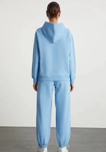 Ensemble de survêtement d'hiver en molleton antibactérien personnalisé pour femme, avec broderie, comprenant un sweat à capuche zippé court et un pantalon de survêtement en French Terry, vente en gros 2 - Product Image 2