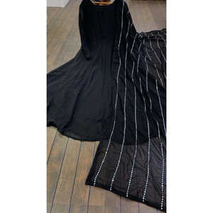 Robe Anarkali de créateur coupe trapèze avec magnifique dupatta, en tissu mousseline, idéale pour les soirées - Product Image 4