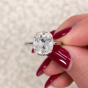 Anillo de Compromiso Moderno con Moissanita Brillante de 2 Quilates, Corte Cojín, Plata 925 Original, Regalo para Ella, para Bodas, Ceremonias y Fiestas - Product Image 1