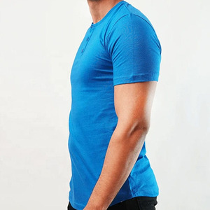Camiseta de manga corta para hombre, color azul, tela de poliéster cómoda, cuello redondo con cierre de botones, camiseta informal clásica para hombre - Product Image 3