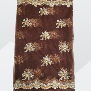 Colección Moderna Heritage: Tela de encaje nigeriana de lujo con bordado y pedrería con diseño floral para bodas - Product Image 1