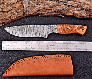 Couteau à lame pointue en acier Damas artisanal avec manche en bois pour la chasse, lames en acier Damas à vendre - Product Image 3