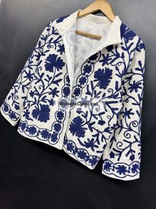 Veste élégante pour femmes, brodée de fleurs, col rabattu, manches trois quarts, courte, en coton, style printemps, broderie à la main - Product Image 2