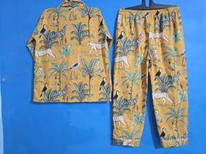 Ensemble de pyjama long en coton biologique imprimé moutarde jungle, col en V, fermeture à cordon, sexy, doux et respirant, pour femmes indiennes, grandes tailles - Product Image 3