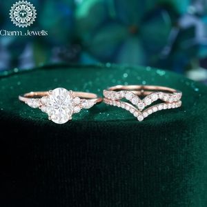Bague de fiançailles classique pour femme Charm Jewells, trois pierres en moissanite taille coussin, plaqué or 18 carats, sertie à griffes, IGI - Product Image 2