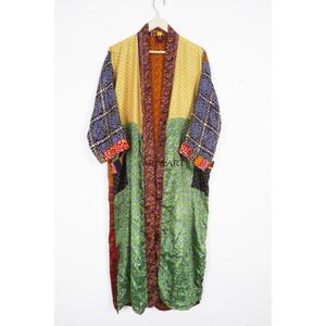 Kimono en soie florale 100% soie, robe longue vintage en soie, robe de plage douce, robe de soirée indienne faite à la main en soie - Product Image 5