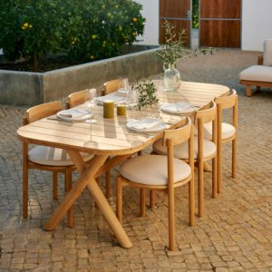 Conjunto de Mesa de Comedor Moderna para Patio con Patas en X de Madera de Teca y Sillas Curvas Geométricas con Cojines Redondos - Product Image 1