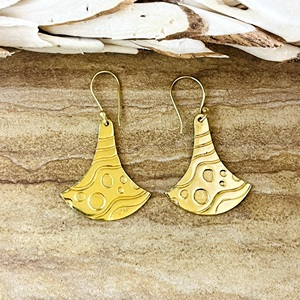 Nouvelles Arrivées Boucles d'oreilles pendantes géométriques tendance en laiton style bohème pour femme, plaqué or 18 carats, texture tribale, vente en gros/OEM/ODM - Product Image 4