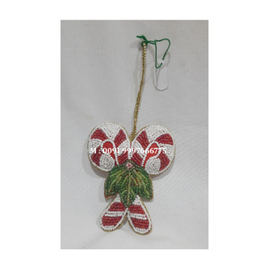 Ornement suspendu fait main en broderie zari avec travail de perles sur un design de bouteille de sauce pour la décoration de Noël et les cadeaux - Product Image 5