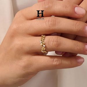 Anillo de Diamantes Cultivados en Laboratorio con Diseño de Rama de Olivo de Lujo, Oro Amarillo de 14K, Anillo de Boda con Hoja de Laurel Botánica - Product Image 6