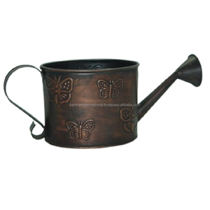 Arrosoir décoratif en métal gaufré en forme de papillon pour la maison, le restaurant et le jardin - Utilisation écologique en extérieur/intérieur - Product Image 1