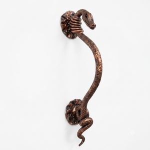 Manija de Puerta de Hierro Forjado en Forma de Serpiente, Forjada a Mano, Acabado Pintado, Resistente al Óxido, Fácil de Instalar, Estilo Asiático, Artículo Decorativo - Product Image 1