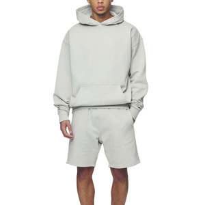 Haut confortable style sweat à capuche associé à un short décontracté pour une tenue décontractée au quotidien et une collection de vêtements lifestyle - Product Image 4