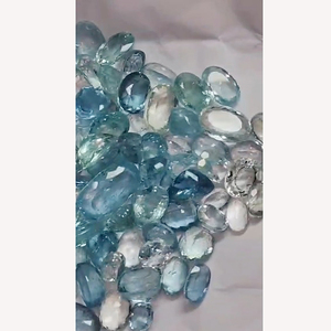 Lot de 104 pierres précieuses naturelles d'aigue-marine, de 11 mm à 22 mm, formes ovale, poire et trillion, facettées, 607 carats au total, Iroc Sales Baruj Gemstone Cut, 607 USD pour l'ensemble - Product Image 1
