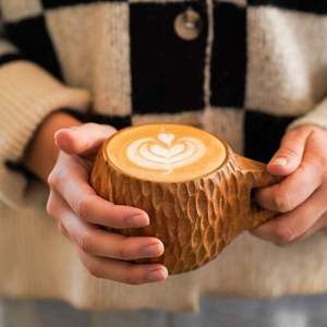 Tazas de madera rústicas que añaden un encanto natural cálido a las zonas de comedor, las esquinas del café y el servicio tradicional de bebidas. - Product Image 3