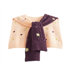 Poncho rayé pour femme, châle en tricot confortable avec franges pour l'automne et l'hiver - Product Image 6