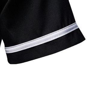 T-shirt pour homme en tissu tissé noir uni avec bordure contrastée blanche, style décontracté - Product Image 5