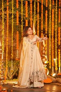 Ensemble Anarkali brodé crème en soie lourde avec palazzo et dupatta à motifs floraux pour femme, idéal pour les mariages et les fêtes - Product Image 6